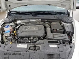 2014 Volkswagen Beetle 1.8T z VIN 3VWJ17AT5EM652990, wystawiony jako Copart lot #60094715 z przebiegiem 109 911 mil mil oraz Szkoda całkowita • Salvage title. Historia ofert i sprzedaży dostępna na DreamBid. Obrazek 11.