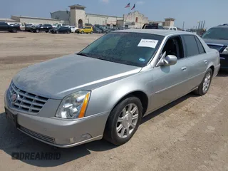 2008 Cadillac DTS 1SA z VIN 1G6KD57Y38U161178, wystawiony jako IAAI lot #42333039 z przebiegiem 116 469 mil mil oraz . Historia ofert i sprzedaży dostępna na DreamBid. Obrazek 2.
