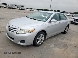 2010 Toyota Camry z VIN 4T4BF3EK2AR033046, wystawiony jako Copart lot #59744205 z przebiegiem 194 422 mil mil oraz Czysty tytuł • Clean title. Historia ofert i sprzedaży dostępna na DreamBid. Obrazek 1.