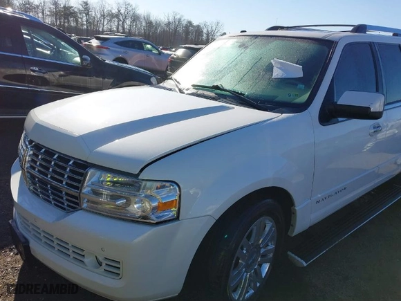 2013 Lincoln Navigator with VIN 5LMJJ2H57DEL08622, listed as a IAAI auction lot 41759357 with 157,131 mi miles. Bid and sale history available at carsss.com. Image 2.