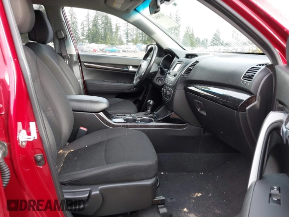 2014 Kia Sorento LX with VIN 5XYKT3A60EG438426, listed as a IAAI auction lot 41765847 with 166,897 mi miles and . Bid and sale history available at carsss.com. Image 5.