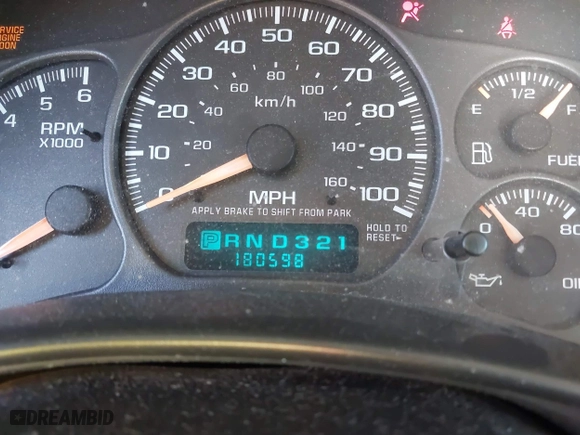 2002 Chevrolet Silverado 1500 LT with VIN 2GCEC19T921333952, listed as a IAAI auction lot 42100985 with 180,598 mi miles. Bid and sale history available at carsss.com. Image 7.