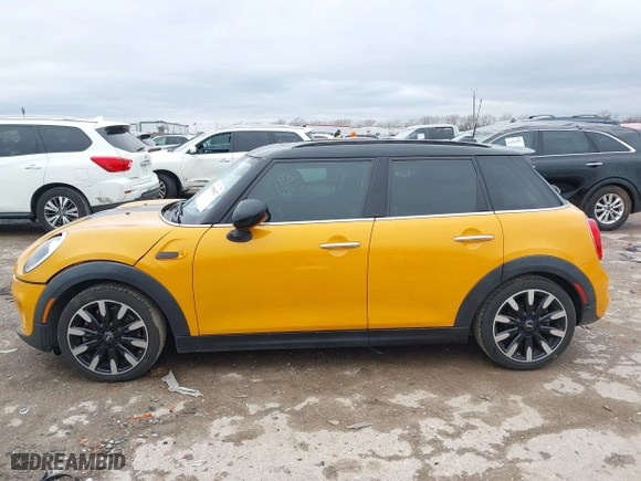 2016 MINI Cooper Hardtop 4 Door S with VIN WMWXU3C58G2B63277, listed as a IAAI auction lot 41566817 with 98,195 mi miles. Bid and sale history available at carsss.com. Image 14.