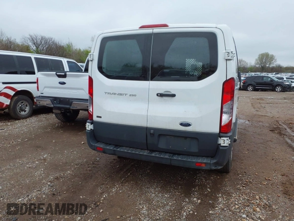2018 Ford Transit z VIN 1FTYR1ZM6JKB17933, wystawiony jako IAAI lot #41777624 z przebiegiem 225 123 mil mil oraz . Historia ofert i sprzedaży dostępna na DreamBid. Obrazek 16.