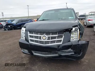 2013 Cadillac Escalade Platinum Edition with VIN 1GYS4DEF0DR260640, listed as a IAAI auction lot 41816127 with 152,649 mi miles. Bid and sale history available at carsss.com. Image 12.