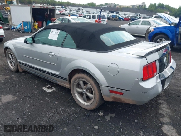 2005 Ford Mustang Deluxe z VIN 1ZVFT84N755215467, wystawiony jako IAAI lot #42452885 z przebiegiem 126 366 mil mil oraz . Historia ofert i sprzedaży dostępna na DreamBid. Obrazek 3.