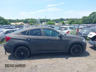 2016 BMW X6 xDrive35i z VIN 5UXKU2C5XG0N83220, wystawiony jako IAAI lot #39197569 z przebiegiem Nie podano mil oraz . Historia ofert i sprzedaży dostępna na DreamBid. Obrazek 12.