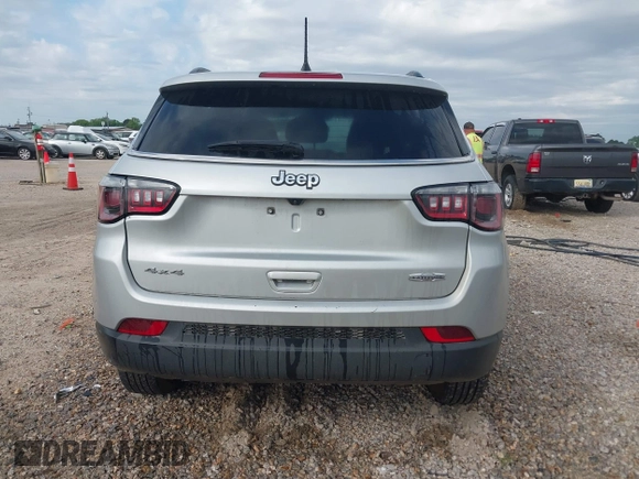 2024 Jeep Compass Latitude with VIN 3C4NJDBN9RT118616, listed as a IAAI auction lot 42030101 with 34,073 mi miles. Bid and sale history available at carsss.com. Image 16.