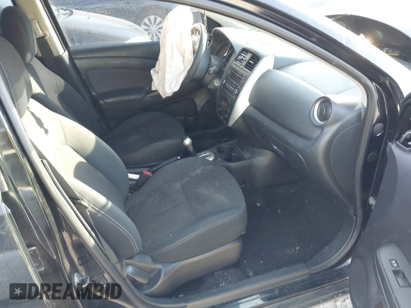 2015 Nissan Versa SV with VIN 3N1CN7AP5FL927352, listed as a IAAI auction lot 40702002 with 1 mi miles. Bid and sale history available at carsss.com. Image 5.