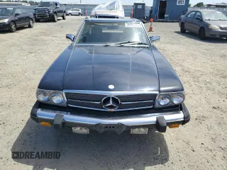 1988 Mercedes-Benz 560 SL z VIN WDBBA48D3JA079534, wystawiony jako Copart lot #58096985 z przebiegiem 83 732 mil mil oraz Tytuł czysty. Historia ofert i sprzedaży dostępna na DreamBid. Obrazek 5.