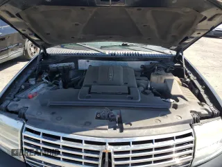 2011 Lincoln Navigator z VIN 5LMJJ3J50BEJ10042, wystawiony jako Copart lot #60849625 z przebiegiem 89 264 mil mil oraz Szkoda całkowita • Salvage title. Historia ofert i sprzedaży dostępna na DreamBid. Obrazek 11.