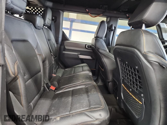 2023 Ford Bronco z VIN 1FMEE5DP9PLB54433, wystawiony jako Copart lot #60074335 z przebiegiem 23 709 mil mil oraz Szkoda całkowita • Salvage title. Historia ofert i sprzedaży dostępna na DreamBid. Obrazek 10.