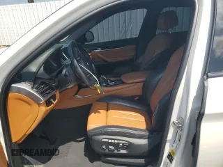 2018 BMW X6 xDrive35i z VIN 5UXKU2C54J0Z62026, wystawiony jako Copart lot #54604165 z przebiegiem 78 581 mil mil oraz Szkoda całkowita • Salvage title. Historia ofert i sprzedaży dostępna na DreamBid. Obrazek 7.