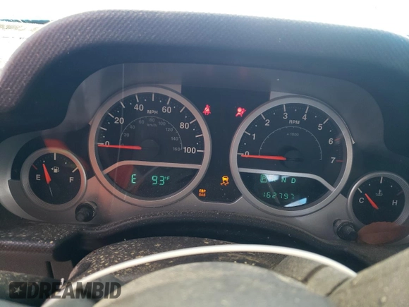 2007 Jeep Wrangler Unlimited Sahara с VIN 1J4GA591X7L158014, выставлен на аукционе Copart как лот 55201105 с пробегом 162 797 миль миль и Списание • Salvage title. История ставок и продаж доступна на DreamBid. Изображение 9.