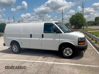 2021 Chevrolet Express Cargo z VIN 1GCWGAFP2M1267284, wystawiony jako Copart lot #59144545 z przebiegiem 76 236 mil mil oraz Czysty tytuł • Clean title. Historia ofert i sprzedaży dostępna na DreamBid. Obrazek 1.
