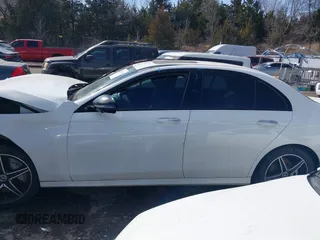 2019 Mercedes-Benz E-Class E 300 with VIN WDDZF4KB0KA581546, listed as a IAAI auction lot 41584704 with 86,014 mi miles. Bid and sale history available at carsss.com. Image 15.