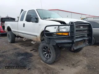 1999 Ford Super Duty F-250 XL with VIN 1FTNX21L7XEC48524, listed as a IAAI auction lot 41585693 with 151,640 mi miles. Bid and sale history available at carsss.com. Image 1.