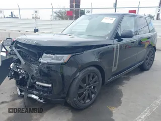 2025 Land Rover Range Rover SE z VIN SALKP9FU1SA280360, wystawiony jako IAAI lot #42067166 z przebiegiem 2 712 mil mil oraz . Historia ofert i sprzedaży dostępna na DreamBid. Obrazek 17.