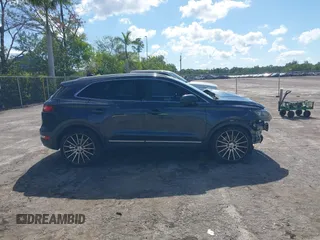 2015 Lincoln MKC z VIN 5LMCJ1A97FUJ22751, wystawiony jako IAAI lot #42266144 z przebiegiem 153 295 mil mil oraz . Historia ofert i sprzedaży dostępna na DreamBid. Obrazek 14.