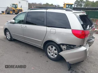 2008 Toyota Sienna XLE with VIN 5TDZK22C38S151671, listed as a IAAI auction lot 41046569 with 119,239 mi miles. Bid and sale history available at carsss.com. Image 3.