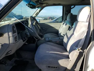 1998 GMC Suburban z VIN 1GKFK16R1WJ700312, wystawiony jako Copart lot #73160574 z przebiegiem 150 174 mil mil oraz Czysty tytuł • Clean title. Historia ofert i sprzedaży dostępna na DreamBid. Obrazek 7.