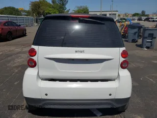 2014 Smart fortwo Pure z VIN WMEEJ3BAXEK778748, wystawiony jako Copart lot #57611955 z przebiegiem 59 895 mil mil oraz Tytuł czysty. Historia ofert i sprzedaży dostępna na DreamBid. Obrazek 6.