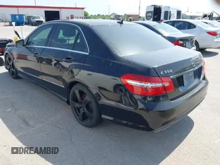 2010 Mercedes-Benz E-Class E 350 Luxury with VIN WDDHF8HB4AA157697, listed as a IAAI auction lot 42025686 with 205,626 mi miles. Bid and sale history available at carsss.com. Image 3.