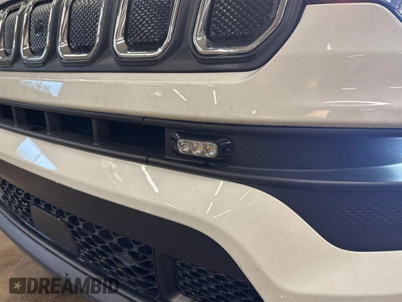 2022 Jeep Compass Latitude with VIN 3C4NJDBB1NT205930, listed as a IAAI auction lot 42801149 with 11,098 mi miles and . Bid and sale history available at DreamBid. Image 10.