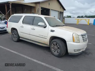 2008 Cadillac Escalade ESV z VIN 1GYFK66838R147564, wystawiony jako IAAI lot #42555311 z przebiegiem 182 977 mil mil oraz . Historia ofert i sprzedaży dostępna na DreamBid. Obrazek 1.