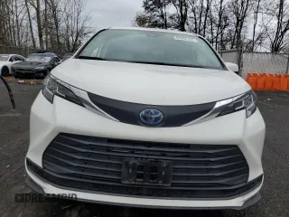 2021 Toyota Sienna LE z VIN 5TDKSKFC1MS017585, wystawiony jako Copart lot #84968164 z przebiegiem 31 279 mil mil oraz Szkoda całkowita • Salvage title. Historia ofert i sprzedaży dostępna na DreamBid. Obrazek 5.