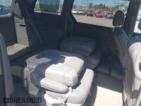 2004 Toyota Sienna XLE with VIN 5TDBA22C64S025481, listed as a IAAI auction lot 42140330 with 167,124 mi miles. Bid and sale history available at carsss.com. Image 8.