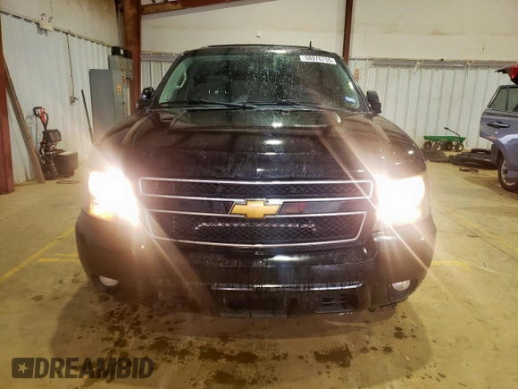 2014 Chevrolet Suburban LT z VIN 1GNSCJE04ER201392, wystawiony jako Copart lot #58076755 z przebiegiem 229 288 mil mil oraz Szkoda całkowita • Salvage title. Historia ofert i sprzedaży dostępna na DreamBid. Obrazek 5.