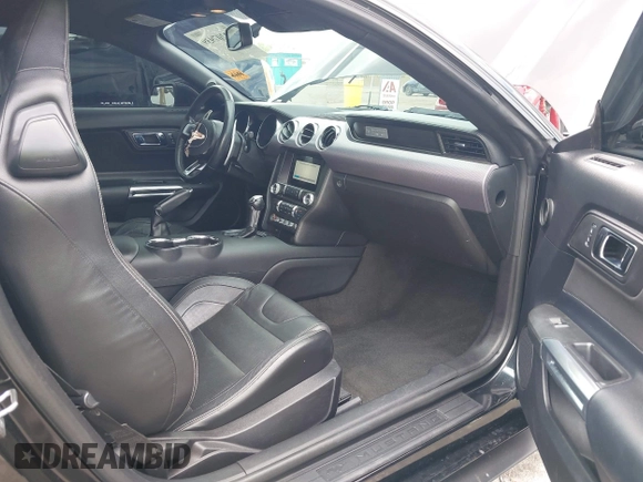 2017 Ford Mustang GT z VIN 1FA6P8CF7H5266205, wystawiony jako IAAI lot #42207939 z przebiegiem 63 886 mil mil oraz . Historia ofert i sprzedaży dostępna na DreamBid. Obrazek 5.