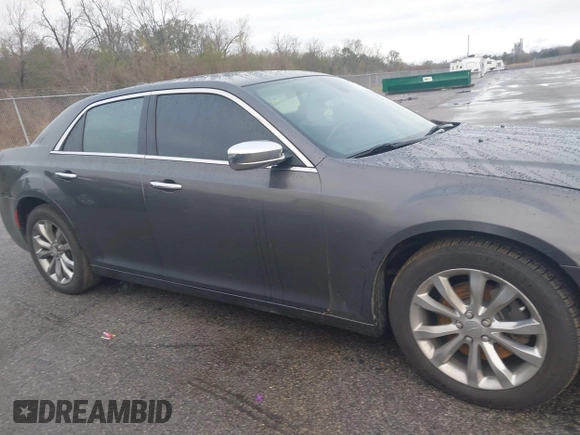 2019 Chrysler 300 Limited with VIN 2C3CCAKG5KH594978, listed as a IAAI auction lot 41261006 with 184,890 mi miles. Bid and sale history available at carsss.com. Image 13.