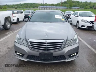 2011 Mercedes-Benz E 350 Luxury z VIN WDDHF8HBXBA338420, wystawiony jako IAAI lot #42155045 z przebiegiem 196 075 mil mil oraz . Historia ofert i sprzedaży dostępna na DreamBid. Obrazek 12.