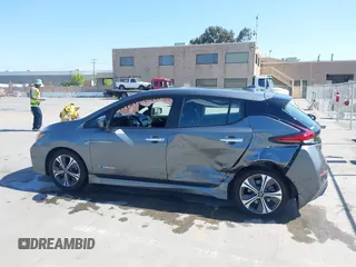 2019 Nissan LEAF SV z VIN 1N4AZ1CP6KC304997, wystawiony jako IAAI lot #42090564 z przebiegiem 54 069 mil mil oraz . Historia ofert i sprzedaży dostępna na DreamBid. Obrazek 14.