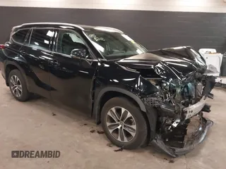 2022 Toyota Highlander XLE with VIN 5TDGZRBH9NS591042, listed as a IAAI auction lot 42318574 with 37,634 mi miles and . Bid and sale history available at DreamBid. Image 1.