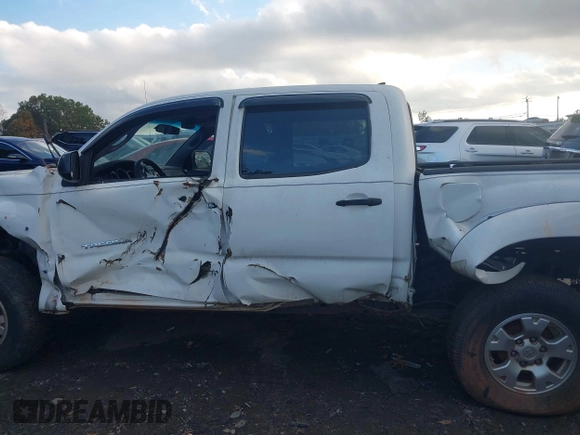 2014 Toyota Tacoma PreRunner with VIN 3TMJU4GN3EM162405, listed as a IAAI auction lot 40807077 with 103,298 mi miles. Bid and sale history available at carsss.com. Image 14.