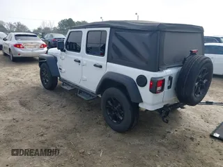 2021 Jeep Wrangler Unlimited Sport S z VIN 1C4HJXDN1MW822016, wystawiony jako IAAI lot #41792808 z przebiegiem 29 719 mil mil oraz . Historia ofert i sprzedaży dostępna na DreamBid. Obrazek 3.