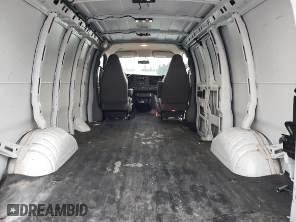 2019 Chevrolet Express Cargo с VIN 1GCWGAFPXK1143678, выставлен на аукционе Copart как лот 88565115 с пробегом 89 352 миль миль и Списание • Salvage title. История ставок и продаж доступна на DreamBid. Изображение 10.