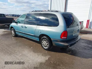 1998 Plymouth Voyager Grand SE z VIN 2P4GP44G4WR654454, wystawiony jako IAAI lot #41736791 z przebiegiem 80 000 mil mil oraz . Historia ofert i sprzedaży dostępna na DreamBid. Obrazek 3.