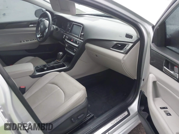 2018 Hyundai Sonata SEL with VIN 5NPE34AF0JH696872, listed as a IAAI auction lot 41070305 with 121,000 mi miles and . Bid and sale history available at DreamBid. Image 5.
