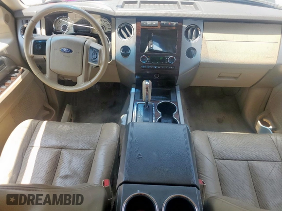 2013 Ford Expedition XLT z VIN 1FMJU1H55DEF17975, wystawiony jako Copart lot #57850025 z przebiegiem 211 799 mil mil oraz Czysty tytuł • Clean title. Historia ofert i sprzedaży dostępna na DreamBid. Obrazek 8.