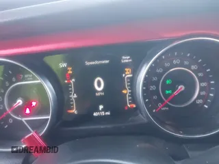 2022 Jeep Gladiator Rubicon z VIN 1C6JJTBG3NL111054, wystawiony jako IAAI lot #40793144 z przebiegiem 40 115 mil mil oraz . Historia ofert i sprzedaży dostępna na DreamBid. Obrazek 7.
