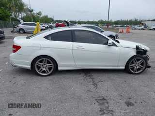 2015 Mercedes-Benz C 250 with VIN WDDGJ4HB8FG391252, listed as a IAAI auction lot 42428123 with 139,413 mi miles and . Bid and sale history available at DreamBid. Image 13.