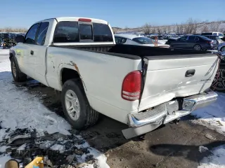 2002 Dodge Dakota with VIN 1B7GL12X62S584725, listed as a Copart auction lot 42743525 with 116,442 mi miles and Salvage Title. Bid and sale history available at carsss.com. Image 2.