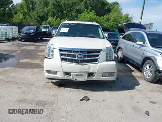 2013 Cadillac Escalade ESV Platinum Edition z VIN 1GYS4KEF2DR153626, wystawiony jako IAAI lot #42269429 z przebiegiem 252 875 mil mil oraz . Historia ofert i sprzedaży dostępna na DreamBid. Obrazek 12.