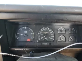 1993 Dodge Dakota S z VIN 1B7FL26X2PS175592, wystawiony jako Copart lot #76744054 z przebiegiem 94 863 mil mil oraz Szkoda całkowita • Salvage title. Historia ofert i sprzedaży dostępna na DreamBid. Obrazek 9.
