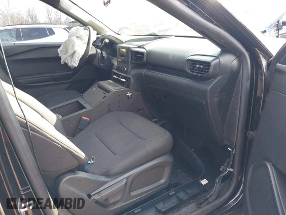 2020 Ford Police Interceptor Utility z VIN 1FM5K8AB4LGB67340, wystawiony jako IAAI lot #41982702 z przebiegiem 37 275 mil mil oraz . Historia ofert i sprzedaży dostępna na DreamBid. Obrazek 5.