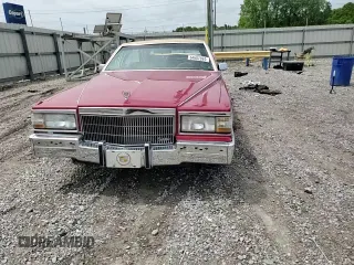1991 Cadillac Brougham z VIN 1G6DW5474MR703030, wystawiony jako Copart lot #64687894 z przebiegiem 161 866 mil mil oraz Szkoda całkowita • Salvage title. Historia ofert i sprzedaży dostępna na DreamBid. Obrazek 10.